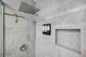 Hair dryer, towels, soap, toilet paper - Travelers Dream Home, 4bd Spacious + Backyard + Games (Las Vegas)