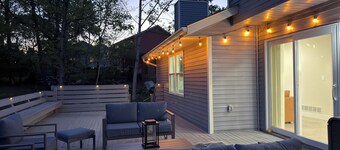 Enjoy a relaxing stay in this luxury, centrally located, fully renovated home.