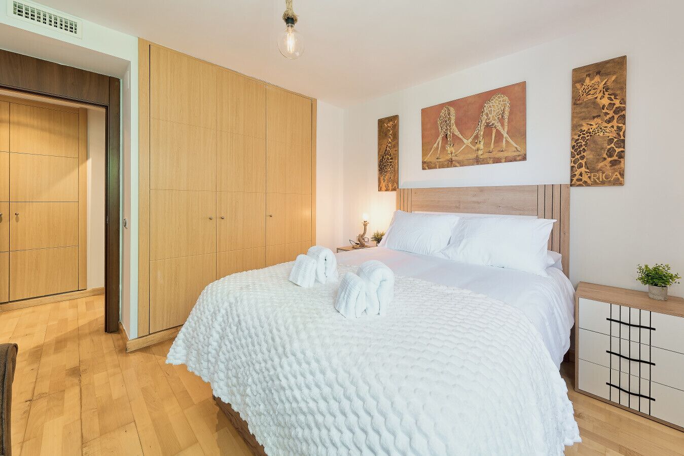 1 slaapkamer, een strijkplank/strijkijzer, wifi