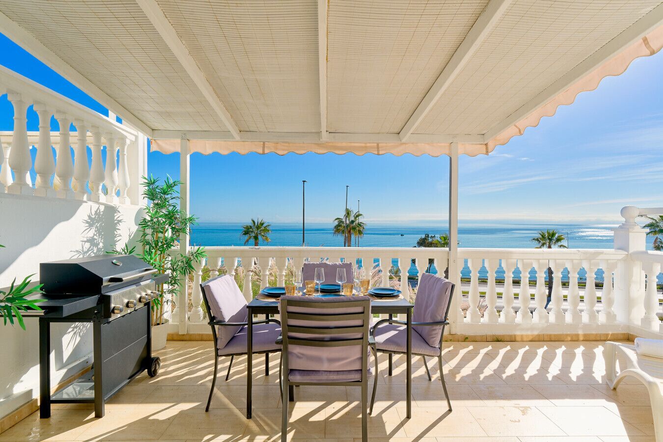 屋外ダイニングエリア