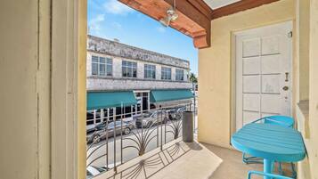 Apartment, 2 Bedrooms, Non Smoking, Balcony | Outdoor dining