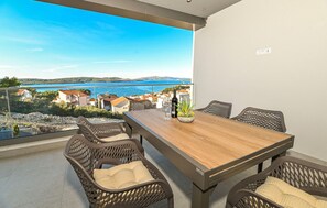 Outdoor dining - Awesome apartment in Trogir (Trogir)