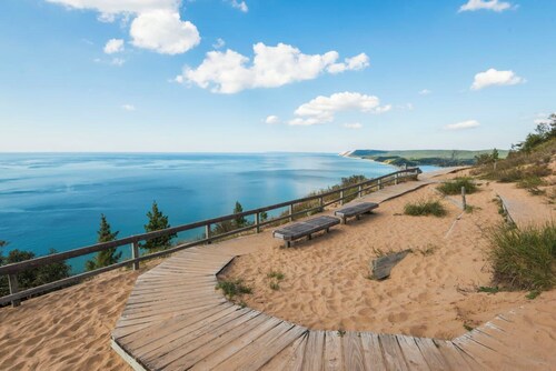 Corner Private Rooftop Condo Lake Michigan Views 1 Block to the Beach & Front St