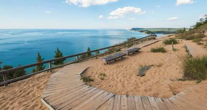 Corner Private Rooftop Condo Lake Michigan Views 1 Block to the Beach & Front St