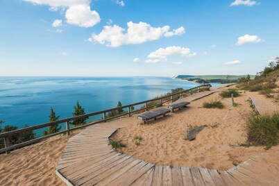 Corner Private Rooftop Condo Lake Michigan Views 1 Block to the Beach & Front St