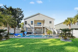 Outdoor pool - Blocks to Beach • Hot Tub • Pool • RV Parking • Family Friendly (North Myrtle Beach)
