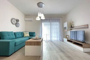 Living area - Athenean Modern Escape near Marina Flisvos-Β1 (Paleo Faliro)