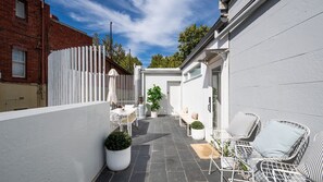 Terrace/patio - The Barkly Scene with Rooftop Retreat (St Kilda)