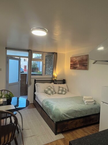 Cosy Cambridge Studio by Miller Residence - Walk to Addenbrookes, Near Centre