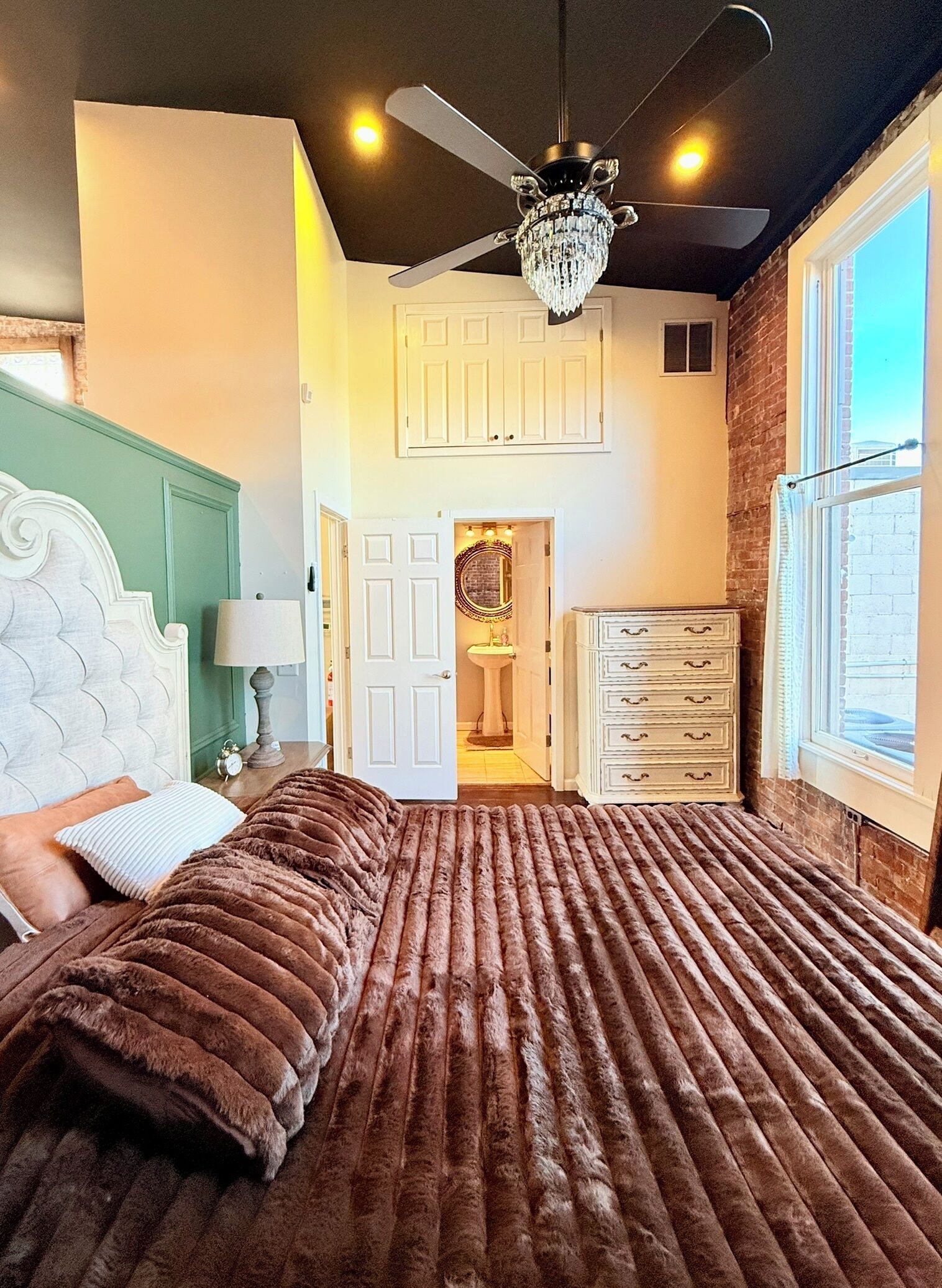 1 bedroom, in-room safe, iron/ironing board, free WiFi