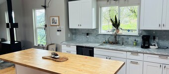 Soothing 1-bedroom farmhouse with AC in charming Petaluma