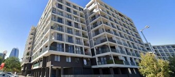 Scandi-Style Suite Near Airport, Metro & Expo – Work & Relax in Comfort