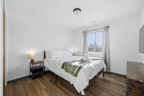 2 bedrooms, desk, iron/ironing board, free WiFi