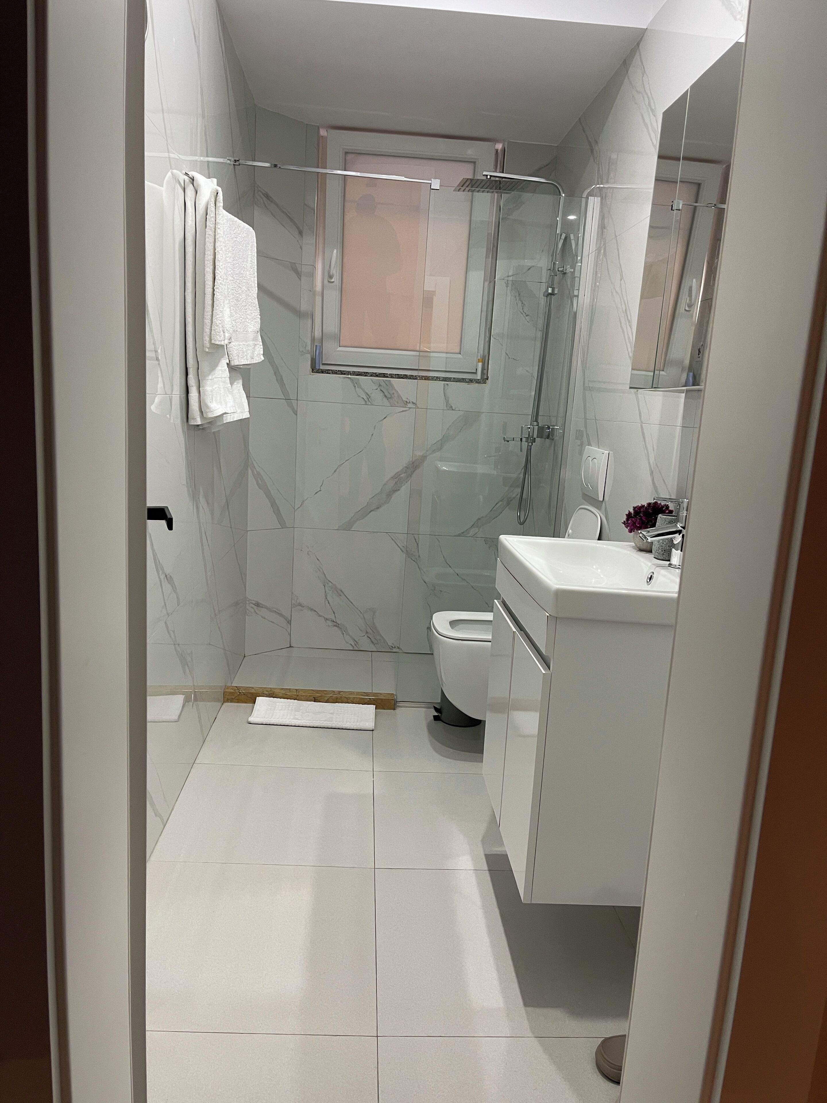 Dobbeltrom – deluxe, bakgårdsutsikt | Bad