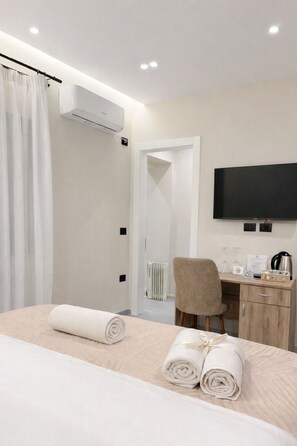 Comfort Double Room, Courtyard View - Adna Rooms Tirana Center (Tiranë)