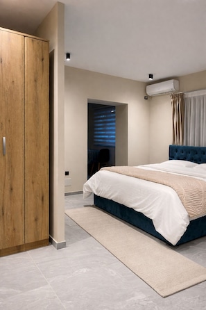 Chambre Deluxe double, vue sur la cour intĂ©rieure | Rideaux dâobscurcissement, systĂšme dâinsonorisation
