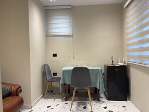 Deluxe Double Room, Courtyard View | Dining - Adna Rooms Tirana Center (Tiranë)