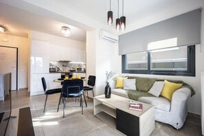 Living area - Athenean Modern Escape near Marina Flisvos-Β2 (Paleo Faliro)