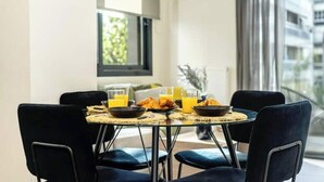 Dining - Athenean Modern Escape near Marina Flisvos-Β2 (Paleo Faliro)