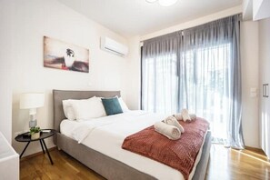 Iron/ironing board, WiFi - Athenean Modern Escape near Marina Flisvos-Β2 (Paleo Faliro)
