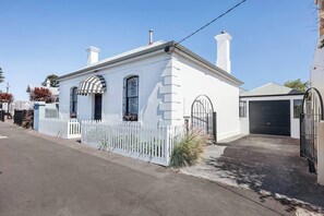 Exterior - 4 bdrm house in CBD sleeps 8 (Warrnambool)