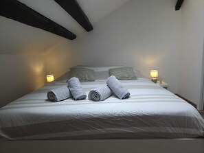 1 bedroom, Internet, bed sheets - Le Perchoir des Toits -- Charm in the center of Pau (Pau)