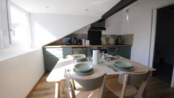 Micro-ondes, four, plaque de cuisson, lave-vaisselle