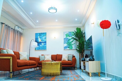 Modern Chic 2-Bedroom Apartment Cozy Stay in the Heart of Yaoundé