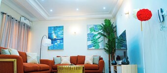 Modern Chic 2-Bedroom Apartment Cozy Stay in the Heart of Yaoundé