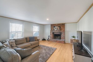 TV - OP Retreat EZ highway access. close to FIFA (Overland Park)