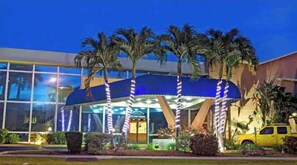 Exterior - Cozy Hallandale Beach walk to Beach (Hallandale Beach)