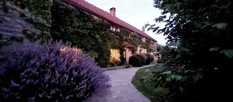 Charming Burgundy farmhouse with 5 bedrooms and pool