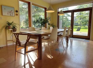 Dining - Spacious Modern Light Filled Oasis (Charlevoix)