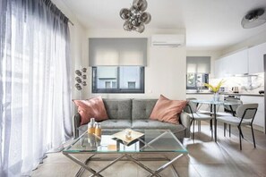Living area - Athenean Modern Escape near Marina Flisvos-Β3 (Paleo Faliro)