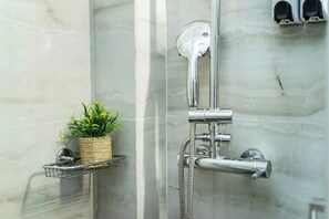 Hair dryer, bidet, towels, soap - Athenean Modern Escape near Marina Flisvos-Β3 (Paleo Faliro)