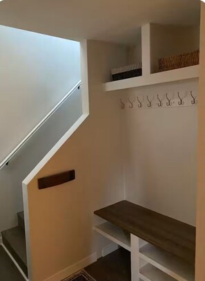 Interior - Poolside Oasis (West Kelowna)