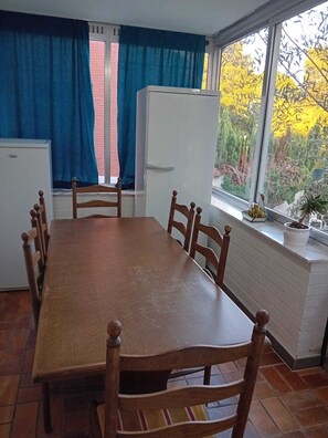 Dining - Spacious room. (Asse)