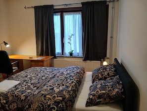 Room - Spacious room. (Asse)