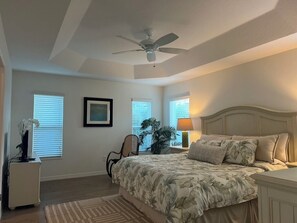 3 bedrooms, iron/ironing board, WiFi, bed sheets - GORGEOUS 3-bedroom house with NEW golf cart in The Villages! Perfect location! (The Villages)