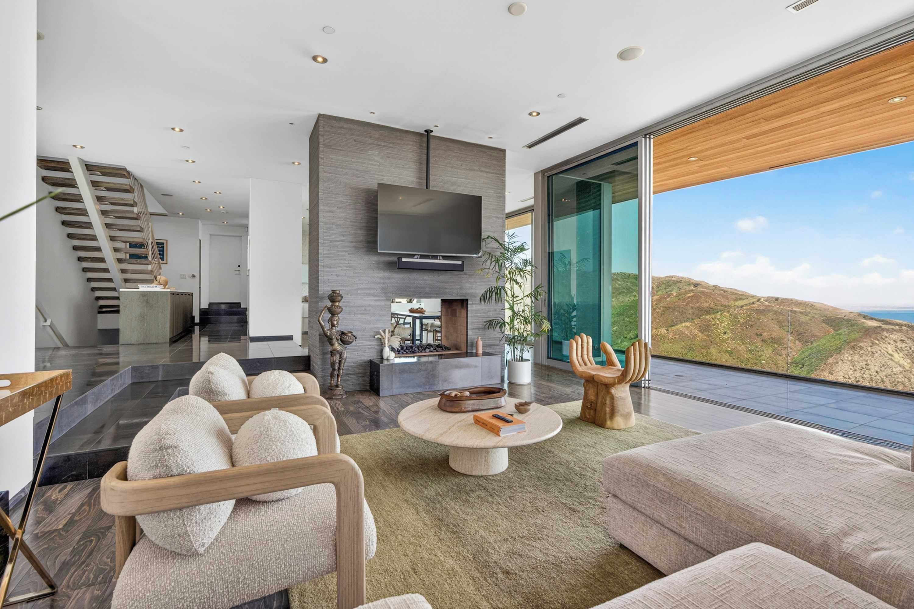 Casa Azure By Oraklus - Calabasas, CA