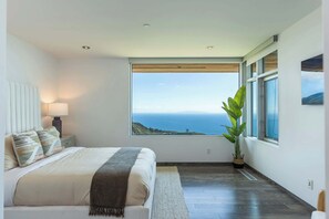 4 bedrooms, desk, iron/ironing board, WiFi - Casa Azure by Oraklus (Malibu)