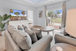 Smart TV - Blue Tide Retreat-near the Marshwalk of Murrells Inlet (Murrells Inlet)