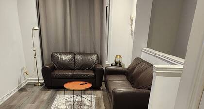 Full House 4BR 2.5+ WR, 2km To HW403 & Downtown Paris, Opposite to S. Plaza&Tims