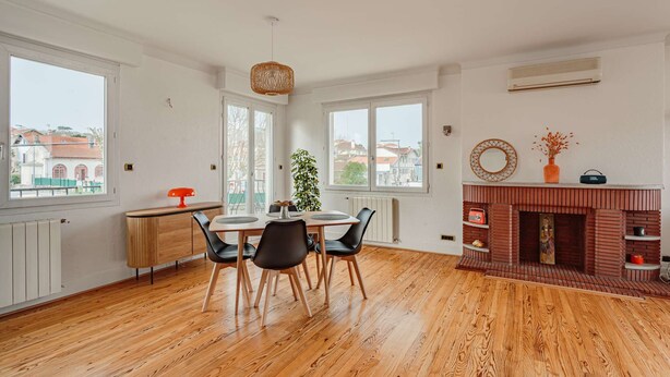 Dining - Beautiful, bright apartment near shops (BIARRITZ)
