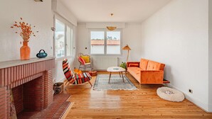 Living area - Beautiful, bright apartment near shops (BIARRITZ)