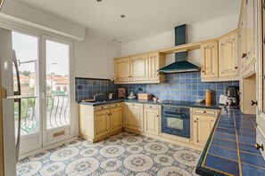 Private kitchen - Beautiful, bright apartment near shops (BIARRITZ)