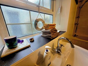 Towels, soap, shampoo, toilet paper
