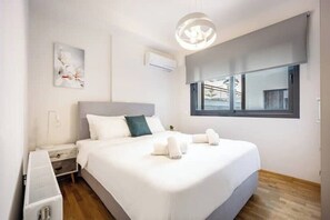 Iron/ironing board, WiFi, bed sheets - Athenean Modern Escape near Marina Flisvos-c1 (Paleo Faliro)