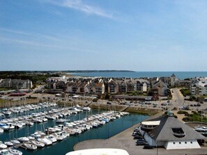 Marina - A louer T2 pour quatre personnes avec piscine et parking (ARZON)