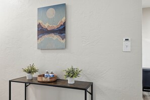 Interior - UO•Downtown(.5 mile)•West University•GuestFavorite (Eugene)